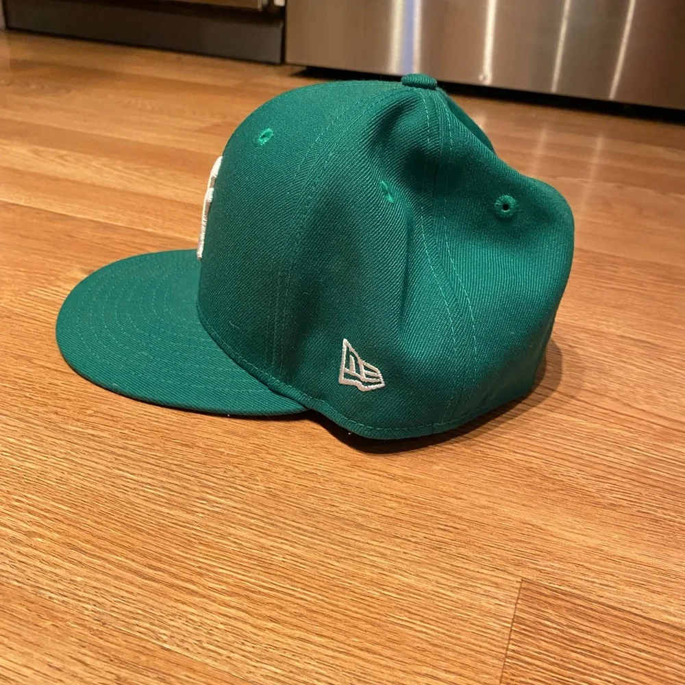 Yankees green cap with embroidered Statue of Liberty - Picture 4 of 5